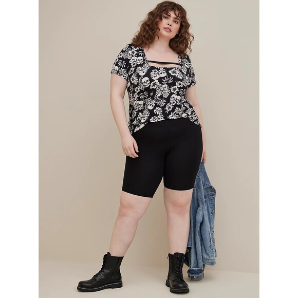 NWT Torrid 1X LoveSick Super Soft Tropical Skulls Black Strappy Tee Size 14-16 - Picture 1 of 6
